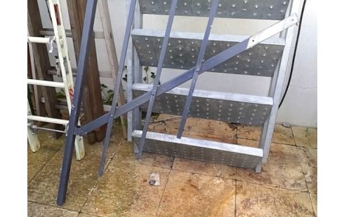 ESCALIER EXTERIEUR GALVA 7 MARCHES AVEC RAMPE (ET VIS)