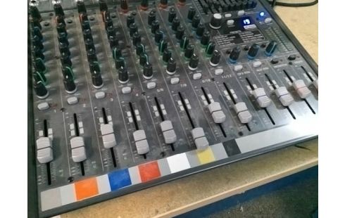 TABLE DE MIXAGE ALTO LIVE 1202 AVEC 3 MICROS
