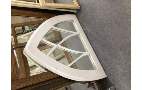 MIROIR MOTIF GOTHIQUE PEINT BLANC