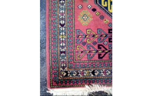 LÄUFER ORIENTAL. LACHSF./GRÜN GEOMETR.