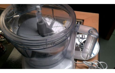 ROBOT MENAGER BOSCH MET ACCESSOIRE