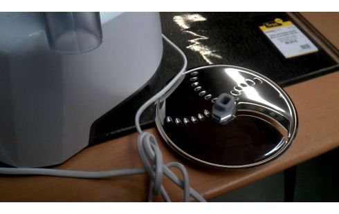 ROBOT MENAGER BOSCH MET ACCESSOIRE