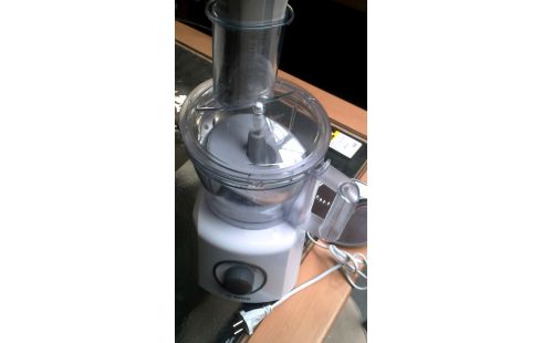 ROBOT MENAGER BOSCH MET ACCESSOIRE