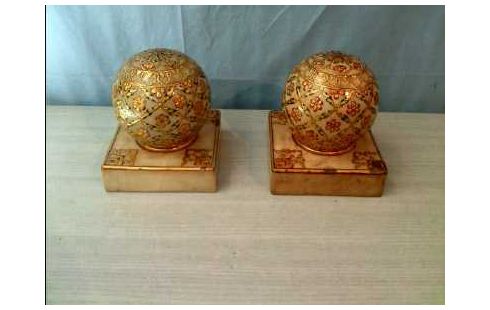 MARMORKUGELN 2-ER SET SOCKEL GOLDF. VERZIERT