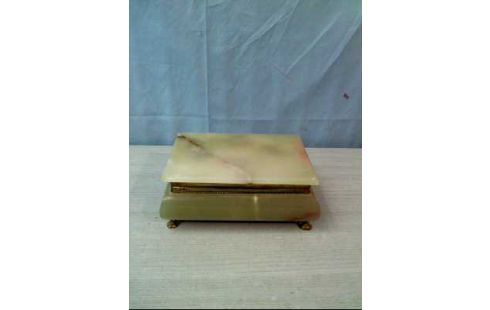 SCHMUCKSCHATULLE GRÜNES ONYX SAMT ROT