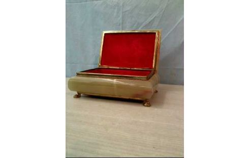 SCHMUCKSCHATULLE GRÜNES ONYX SAMT ROT