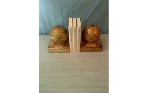 MARMORKUGELN 2-ER SET SOCKEL GOLDF. VERZIERT