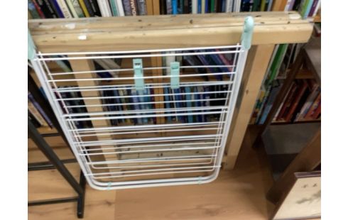 ETENDOIR A LINGE BLANC ET VERT