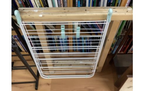 ETENDOIR A LINGE BLANC ET VERT