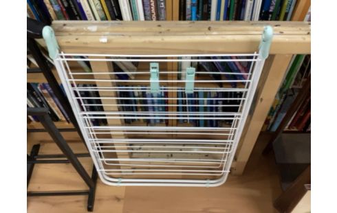 ETENDOIR A LINGE BLANC ET VERT