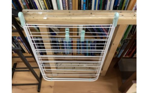 ETENDOIR A LINGE BLANC ET VERT