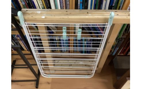 ETENDOIR A LINGE BLANC ET VERT