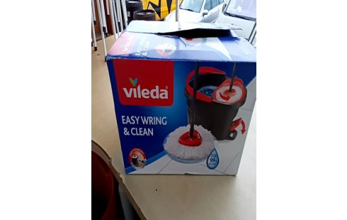 SEAU + BALAI MÉNAGE