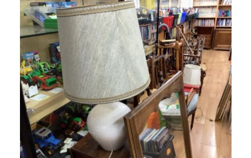 LAMPE RONDE BLANCHE GM (PRISE À CHANGER)