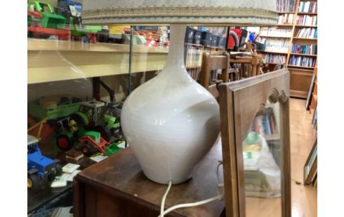 LAMPE RONDE BLANCHE GM (PRISE À CHANGER)