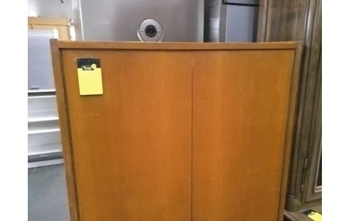 ARMOIRE 2P AVEC ETAGERES (QLQS USURES)