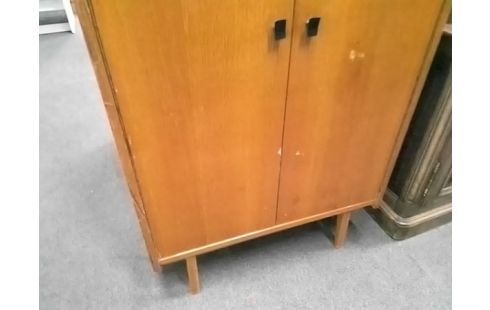 ARMOIRE 2P AVEC ETAGERES (QLQS USURES)