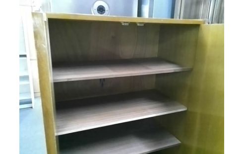 ARMOIRE 2P AVEC ETAGERES (QLQS USURES)