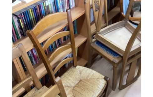 CHAISE PAILLÉE BASSE