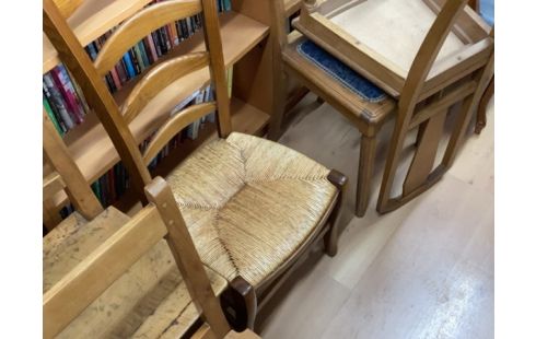 CHAISE PAILLÉE BASSE