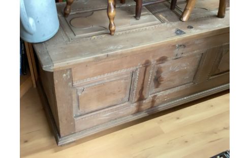 COFFRE EN BOIS ANCIEN