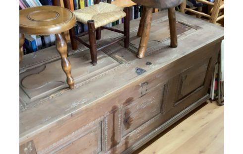 COFFRE EN BOIS ANCIEN