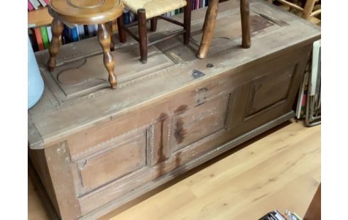 COFFRE EN BOIS ANCIEN