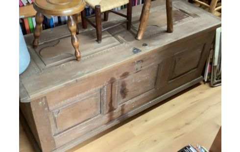 COFFRE EN BOIS ANCIEN