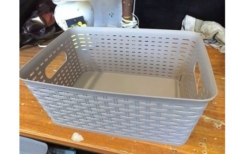 PANIER PLASTIQUE GRIS