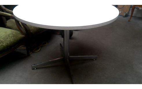 TISCH RUND WEISS IM VINTAGE-STIL CHROM