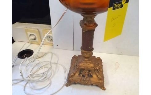 LAMPE A POSER STYLE LAMPE PETROLE