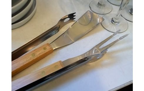 LOT DE 3 USTENTILES POUR BARBECUE