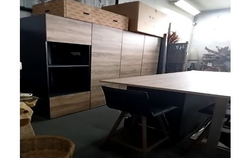 CUISINE EQUIPEE CUISINELLA AVEC HOTTE EVIER ET ILOT CENTRAL