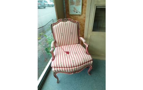 FAUTEUIL STYLE LOUIS XV LA PAIRE
