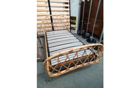 LIT VINTAGE ROTIN SOMMIER