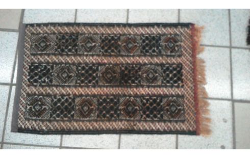 TAPIS FAIS MAINS  108X65