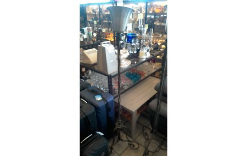 LAMPADAIRE EN L'ETAT 