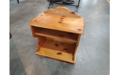 CHEVET PIN EN L'ÉTAT