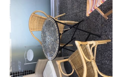 TABLE RONDE JARDIN CARRELAGE