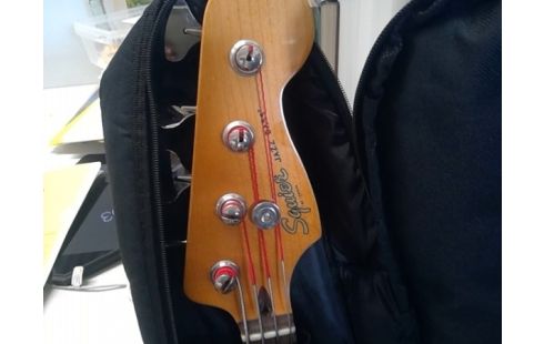 BASGITAAR FENDER SQUIER INDONESISCH