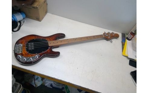 BASGITAAR STERLING STINGRAY RAY 34