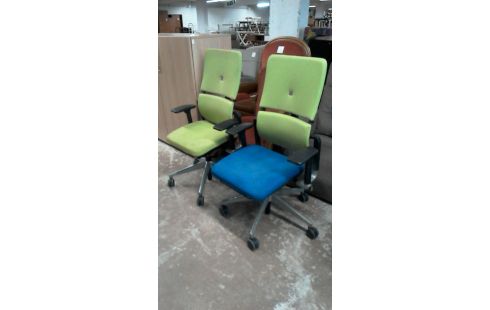 KANTOORFAUTEUIL IN DE STAAT