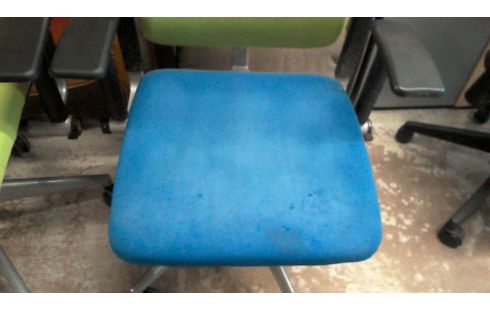 KANTOORFAUTEUIL IN DE STAAT