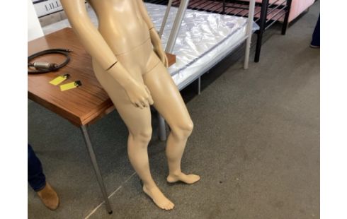 MANNEQUIN FEMME ABÎMÉ