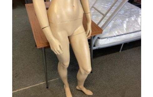 MANNEQUIN FEMME ABÎMÉ