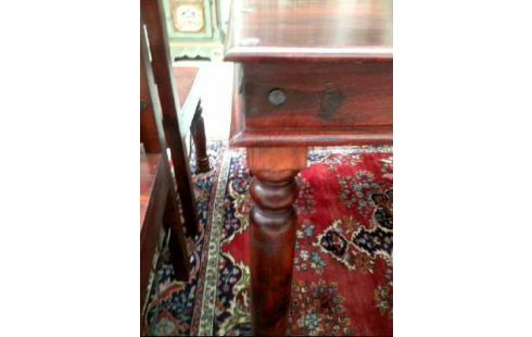 TISCH VOLLHOLZ MIT METALLBESCHLÄGEN