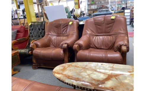 SALON COGNAC CANAPE 3 PLACES ET 2 FAUTEUILS