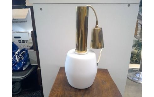 HANGLAMP UIT MESSING EN OPAALGLAS FIFTEES