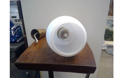 HANGLAMP UIT MESSING EN OPAALGLAS FIFTEES