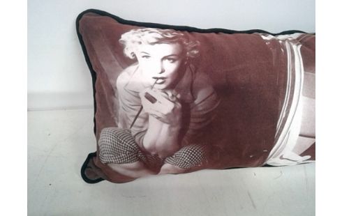 KUSSEN MARILYN MONROE COLLECTORS ITEM